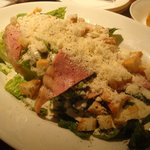 焼いたシーザーサラダ(Ｓサイズ)(６５０円)。