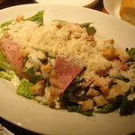遠藤利三郎商店 - 焼いたシーザーサラダ(Ｓサイズ)(６５０円)。