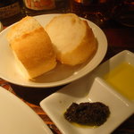 パン(３００円)。