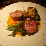 遠藤利三郎商店 - ニュージーランド産仔羊のロースト・タイム風味のソース(１７５０円)。