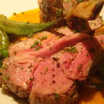 ニュージーランド産仔羊のロースト・タイム風味のソース(１７５０円)。