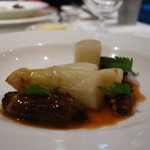 シュマン - モリーユ茸とホワイトアスパラガスのエチュベ モリーユ茸ソースアップ