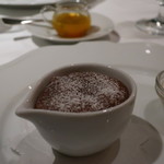 シュマン - ココットで焼き上げた熱々ベルギー産カレボーチョコレートのビスキュイ