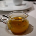 シュマン - パッションフルーツのソース