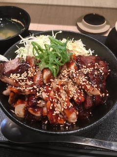 Kawaramachinikugekijou - 劇場丼は3種類の肉入り