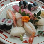 若草寿司 - 握り「松」2200円（税別）手前にシャリだけの謎の1貫が!