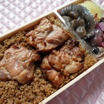 有限会社 九十九鶏本舗 - 大盛りは鶏の照り焼きが１個追加