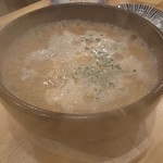 魚と飯や龍 - 雑炊。ぐつぐつで来るので水蒸気で曇っている。