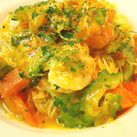 海老とゴーヤとトマトの冷製パスタ。