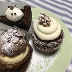 マコズ ベイクショップ - ショコラクラシック、キャロットケーキ、マスカルポーネのシュークリーム