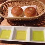 パンと３種のオリーブオイル