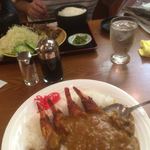 フレンド - エビカレー（800円）と焼肉定食（900円）