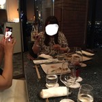 新横浜プリンスホテル - 石原裕次郎のモノマネを始めるメンバー