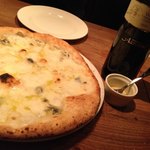 Pizzeria Yuiciro＆A - クワトロフォルマッジ 4種のチーズ