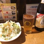 ステーキ ダイナー アリヨシ - サラダは税抜き100円です。