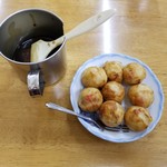 Umai Ya - たこ焼と卓上のソース