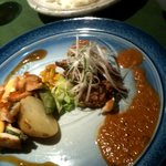 ランチ(牛バラ肉のシャリアピンステーキ＆宮崎鶏のチーズはさみ揚げ)