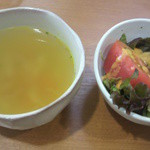 スープとサラダ付きです
