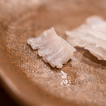 うを徳 - 淡路（あはぢ）星鰈（ほしがれひ）、六百四十匁（≒2.4kg）、縁側（えんがは）