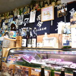 ビストロ割烹 YAOYA - 私たちが座った側のカウンター席