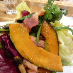 ビストロ割烹 YAOYA - ヤオヤさんといえば・・のサラダだそう