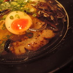 ビッグヘビーキッチン - 口に含んだ瞬間に、節の香りがぶわっと爆発！ 　スゴイ香りだ。 　と ん で も な い 香 り の 奔 流 ！(*>∀<) 　それが最後まで続く。 　ぶ　わ　っ　と　キ　ま　く　る ！(*ﾟωﾟ*)