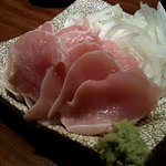 串焼き 石川 - 大山鶏の刺身。美味しかった。大盛りにしてくれて好感。
