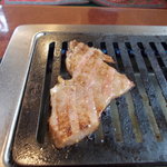 龍園 - Ａロース　焼いています