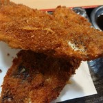 海鮮お食事処 銀蔵 - 新鮮あじ定食(1500円)　あじの片身2枚がアツアツ揚げたてのフライになっている。