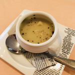 French KIKUTCHIEN - 地産カリフラワーの冷製スープ
