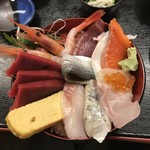 玄海寿司 - 海鮮丼。
      税込1296円。
      美味し。