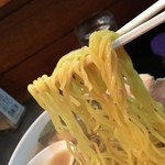 一条流がんこ総本家分家四谷荒木町 - ややウェーブかかった麺