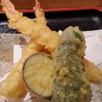 塚本鮮魚店 - 天ぷらもサクッと揚がって、美味しいです。