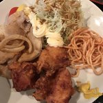 飲食笑商何屋ねこ膳 - キャベツとしょうが焼きの間にバリケード！