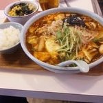 忠央食堂 - 必須メニューのカルビラーメンセット