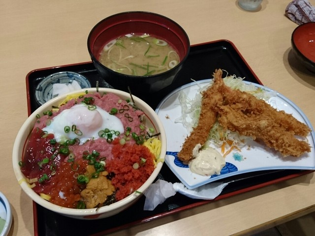 ビックリ海鮮丼 By すえるじおおりば 花いち 南大塚 魚介料理 海鮮料理 食べログ