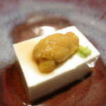 神楽坂 鉄板焼 中むら - 白胡麻豆腐　函館産水雲丹　山葵　和出汁餡