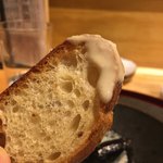 炭と地酒とたしなみワイン Kai本店 醸す - チーズフォンデュソースを楽しむためにパンももらったのだ(￣∇￣)