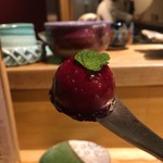 炭と地酒とたしなみワイン Kai本店 醸す - おひとつどうぞ〜〜