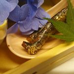 島津寿し - おまかせ 10,000円 ①付出し (白身昆布巻、小魚甘露煮、鮪まぐろシグレ煮、バイ貝) 2018年06月