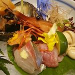 島津寿し - おまかせ 10,000円 ③造り (サザエ、ボタン海老、赤貝、タコ、縞鯵シマアジ、エイ) 2018年06月