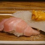 島津寿し - おまかせ 10,000円 ⑪にぎり (鮪マグロ 大トロ、アオリイカうに載せ、とり貝、穴子) 2018年06月