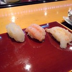 すし兆 - 左から白海老、甘海老、ボタン海老