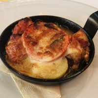 RESTAURANT DAZZLE - ・鶏モモ肉のオーブン　トマト・チーズ焼き　