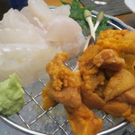 浅草じゅうろく - お造り（真子ガレイ、馬糞ウニ)