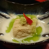 明日香 北千住店 - ゆばの魚包、青梅のソース