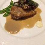 マッシュルーム - 姫っこ地鶏とキノコのロースト ガルムとフォアグラのソース