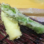 浅草じゅうろく - 天ぷら（アスパラガス）