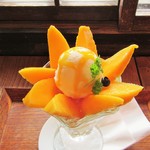 くらしき桃子 - 完熟マンゴーパフェ。2592円