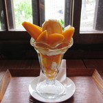 くらしき桃子 - 完熟マンゴーパフェ。2592円